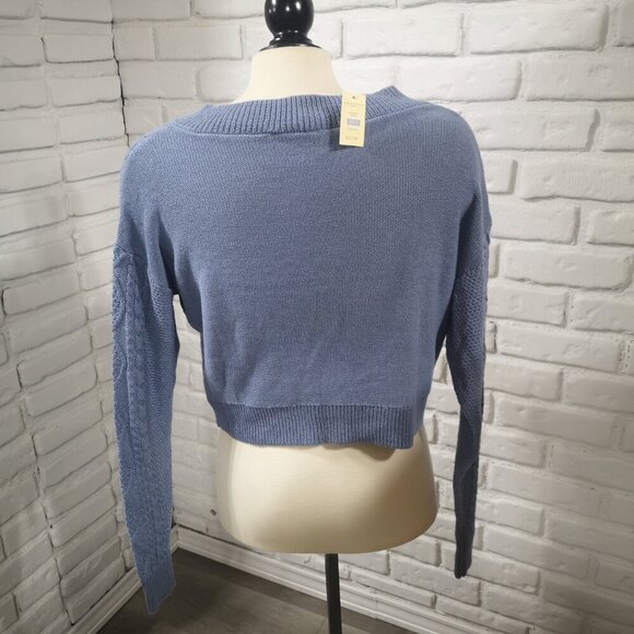NWT Aeropostale Ladies Size XS Blue Cropped V-neck Sweater - Picture 2 of 11